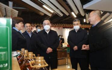 闫剑波督导食品安全和企业安全生产工作